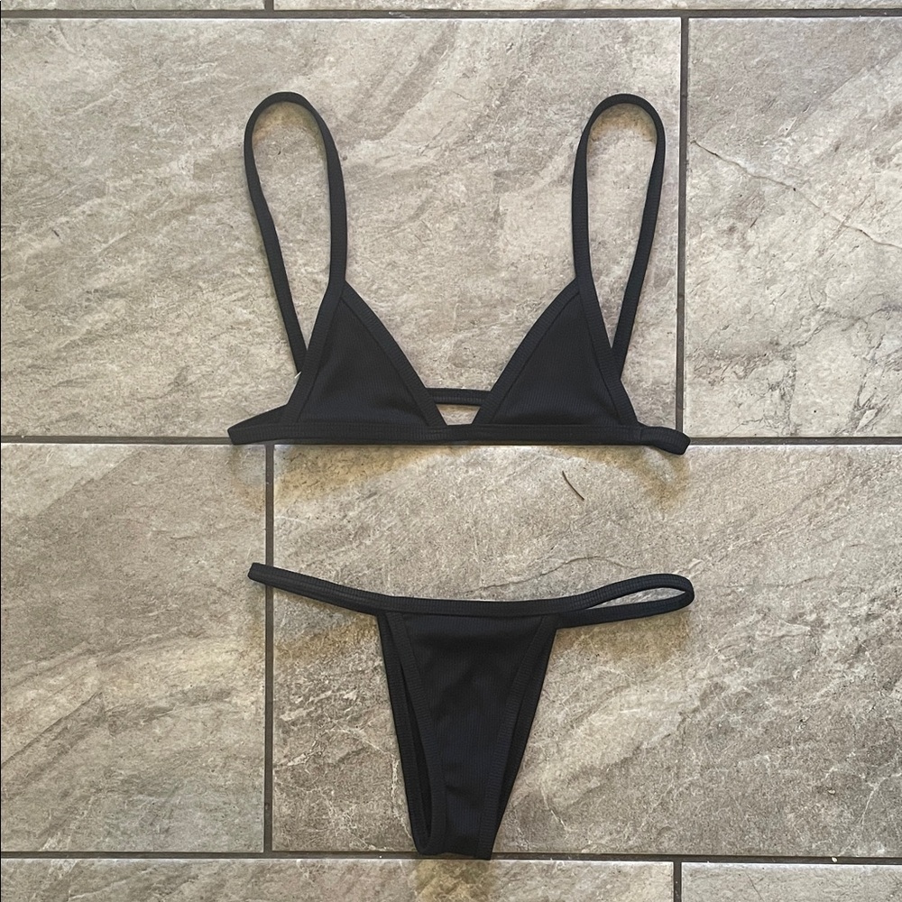 Minimale Animale Black Ribbed Triangle Bikini
